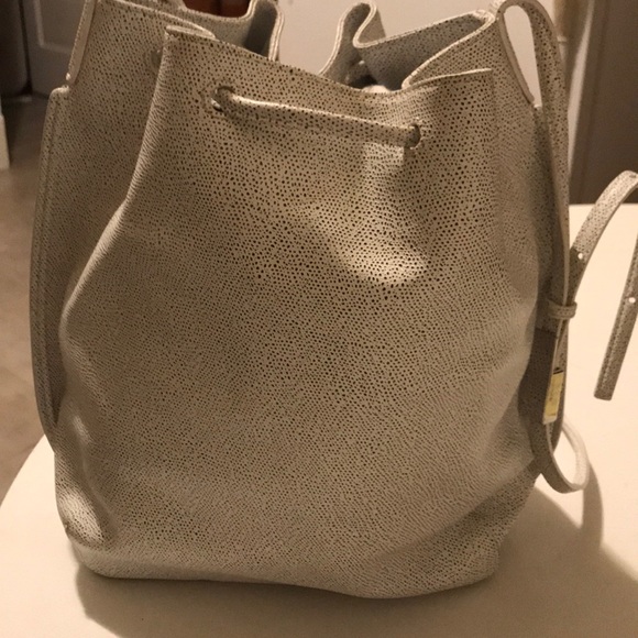 Aritzia Auxiliary Bucket Bag/Crossbody - Picture 4 of 8